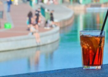 Κινδυνεύει με φυλάκιση επειδή έγλειψε καλαμάκι και το ξαναέβαλε σε μηχάνημα αυτόματης πώλησης