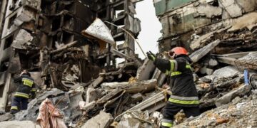 Εξηνταπεντάχρονη έχασε τη ζωή της εξαιτίας ρωσικών πληγμάτων στην Ουκρανία