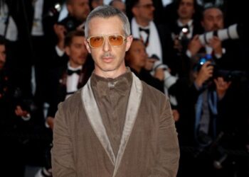Ο Τζέρεμι Στρονγκ πρωταγωνιστεί στο ιστορικό θρίλερ «The Passenger»