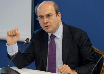 «Με μέτρο τα νέα μέτρα»: Το στίγμα Χατζηδάκη για οικονομία, πλεονάσματα και πολιτικό κλίμα