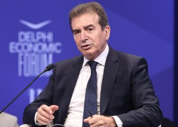 Χρυσοχοΐδης: 100-120 καταγγελίες την ημέρα για ενδοοικογενειακή βία