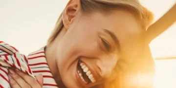 Πώς να φαίνεσαι αυτόματα πιο ελκυστική χωρίς να προσπαθείς