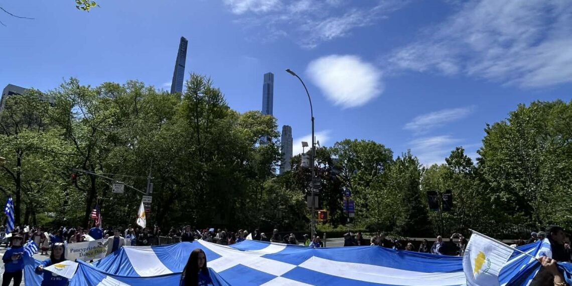 Στα γαλανόλευκα ντύνεται απόψε η Νέα Υόρκη – Επικεφαλής της παρέλασης: Δρ. Νίκος Τσάκος – κος. Τζον Κατσιματίδης