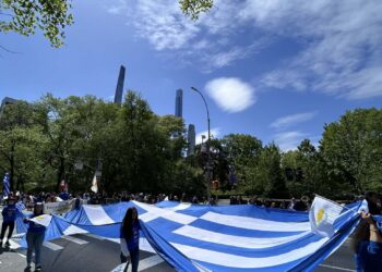 Στα γαλανόλευκα ντύνεται απόψε η Νέα Υόρκη – Επικεφαλής της παρέλασης: Δρ. Νίκος Τσάκος – κος. Τζον Κατσιματίδης