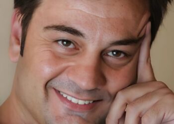 Πρωτιά χωρίς θρίαμβο, αντιπολίτευση χωρίς αφήγημα