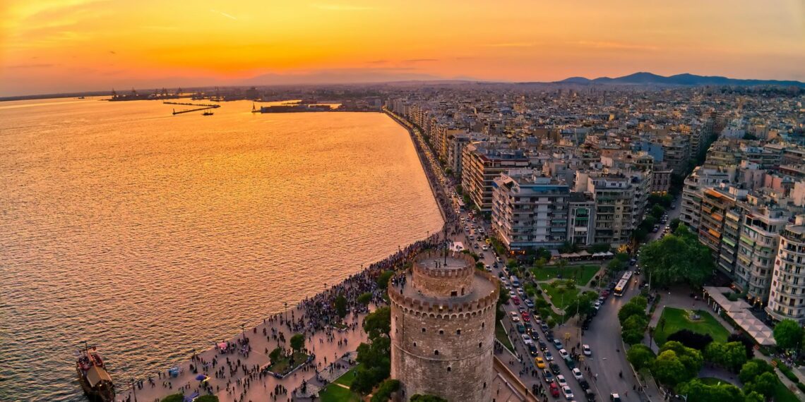 Τριήμερο Αγίου Πνεύματος με άρωμα καλοκαιριού στην Ελλάδα, ενώ… (Video)