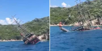 Τουρκία: Εφιαλτικές στιγμές για 148 τουρίστες όταν βυθίστηκε ξαφνικά σκάφος στην Μαρμαρίδα (Video)