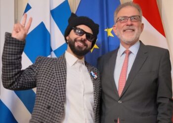 Eurovision 2026: Στο πλευρό του Ακύλα ο Έλληνας πρέσβης στην Αυστρία πριν τη μεγάλη βραδιά