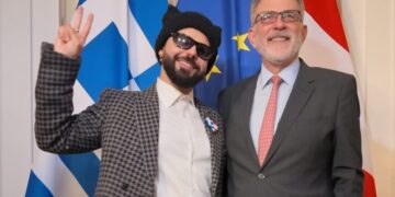 Eurovision 2026: Στο πλευρό του Ακύλα ο Έλληνας πρέσβης στην Αυστρία πριν τη μεγάλη βραδιά