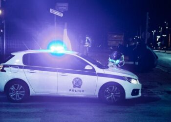 Ένοπλη ληστεία σε ψιλικατζίδικο στη Θεσσαλονίκη – Τρεις κουκουλοφόροι άρπαξαν χρήματα και καπνικά προϊόντα
