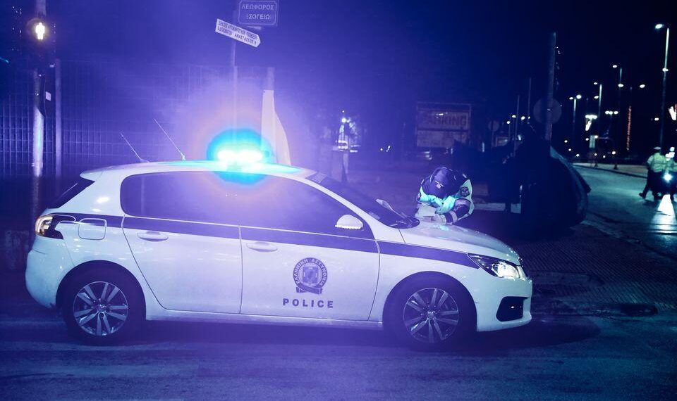 Ένοπλη ληστεία σε ψιλικατζίδικο στη Θεσσαλονίκη – Τρεις κουκουλοφόροι άρπαξαν χρήματα και καπνικά προϊόντα