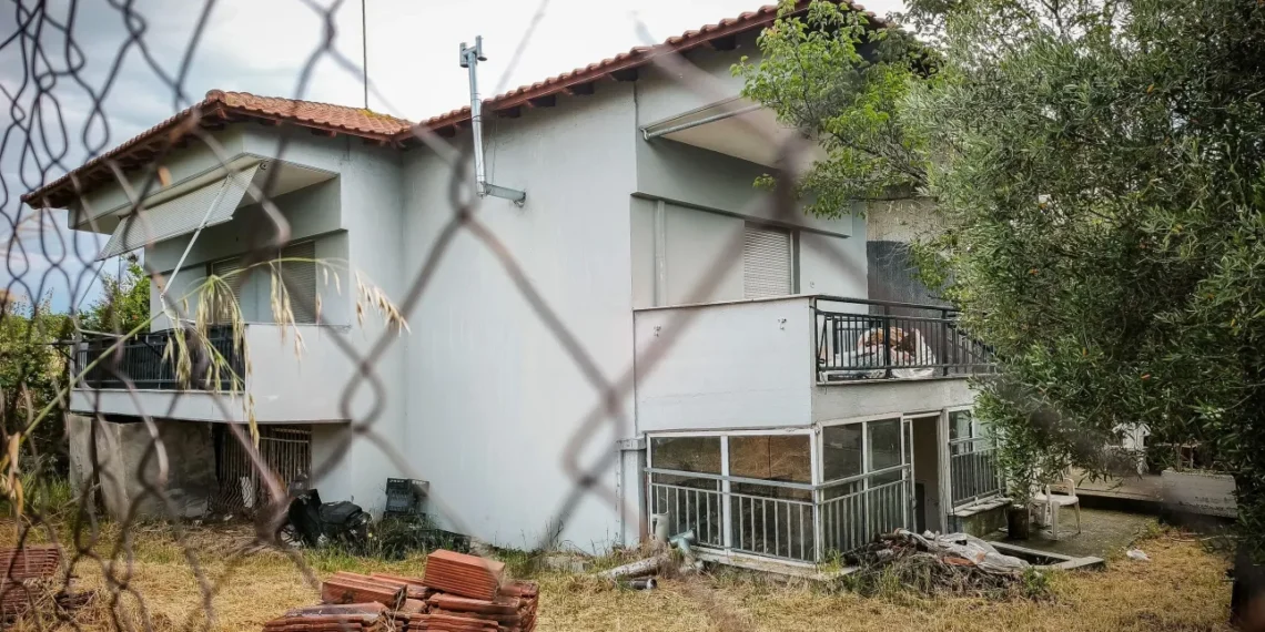 Στον εισαγγελέα ο 30χρονος που συνελήφθη για τη δολοφονία του πατέρα του στο Τριάδι