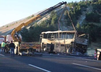 Τραγωδία στην Τουρκία: Οκτώ νεκροί όταν λεωφορείο τυλίχθηκε στις φλόγες – Ανάμεσά τους βρέφος 9 μηνών