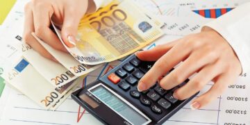 Ανατροπή στα πρόστιμα της ΑΑΔΕ – Έρχονται διαγραφές και επιστροφές