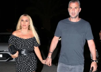 Το συγκλονισιτκό «αντίο» του Τραϊανού Δέλλα στη Γωγώ Μαστροκώστα: Όσο μακριά και να πετάξεις η αγάπη μου θα σε φθάνει