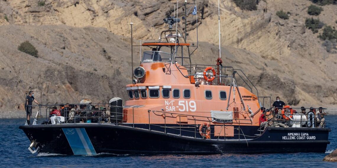 Κρήτη: Διπλή επιχείρηση διάσωσης για σχεδόν 100 μετανάστες
