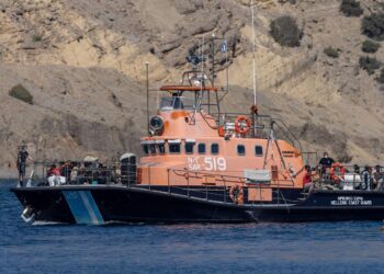 Κρήτη: Διπλή επιχείρηση διάσωσης για σχεδόν 100 μετανάστες