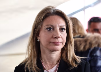 «Η στιγμή της Καρυστιανού»: Το πολιτικό restart που φιλοδοξεί να ταράξει το σκηνικό