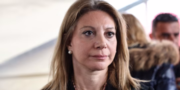 «Η στιγμή της Καρυστιανού»: Το πολιτικό restart που φιλοδοξεί να ταράξει το σκηνικό