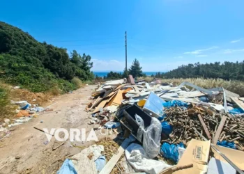 Χαλκιδική: Παράνομη χωματερή-βόμβα δίπλα στη γέφυρα της Ποτίδαιας (Video)
