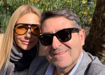 Το συγκινητικό μήνυμα της Τίνας Μεσσαροπούλου για τον Μυλωνάκη: Ο σύζυγός μου είναι μαχητής