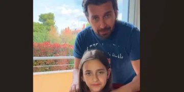 Ο Θάνος Πετρέλης τραγουδάει Μαρινέλλα με την κόρη του και «τρελαίνουν» το instagram (video)