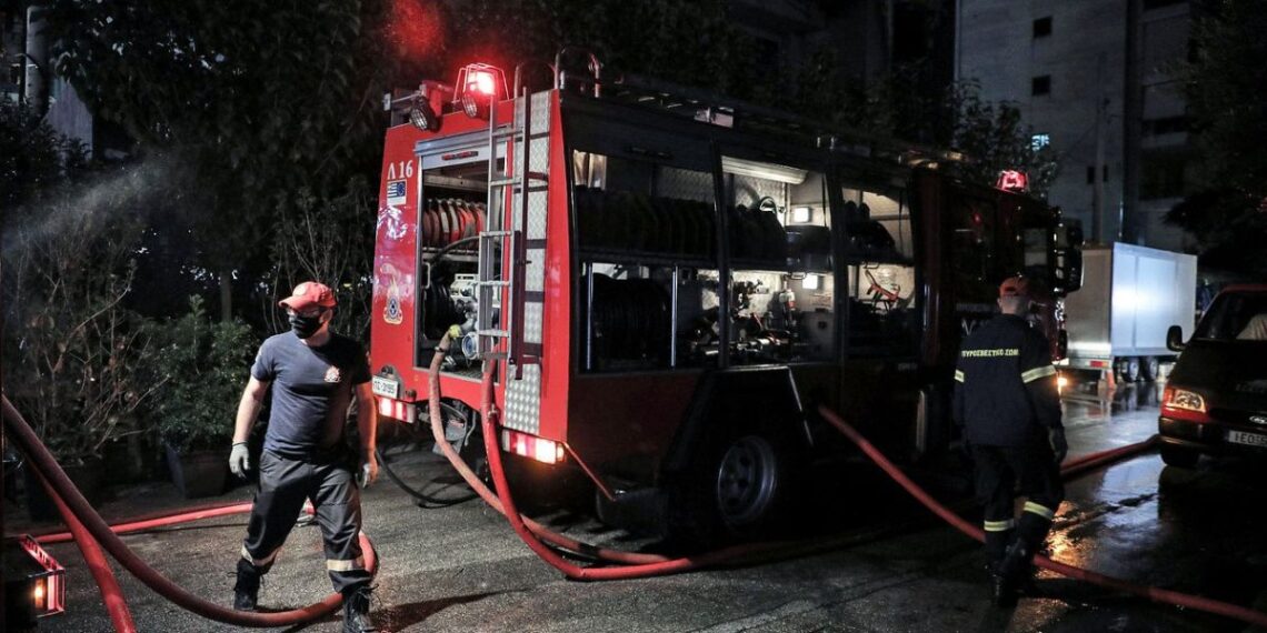 Θεσσαλονίκη: Φωτιά σε σταθμευμένο χωματουργικό μηχάνημα τα ξημερώματα στην Άνω Πόλη