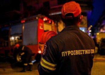 Φωτιά τα ξημερώματα σε εγκαταλελειμμένο κατάστημα στη Θεσσαλονίκη