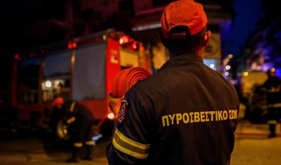 Φωτιά τα ξημερώματα σε εγκαταλελειμμένο κατάστημα στη Θεσσαλονίκη