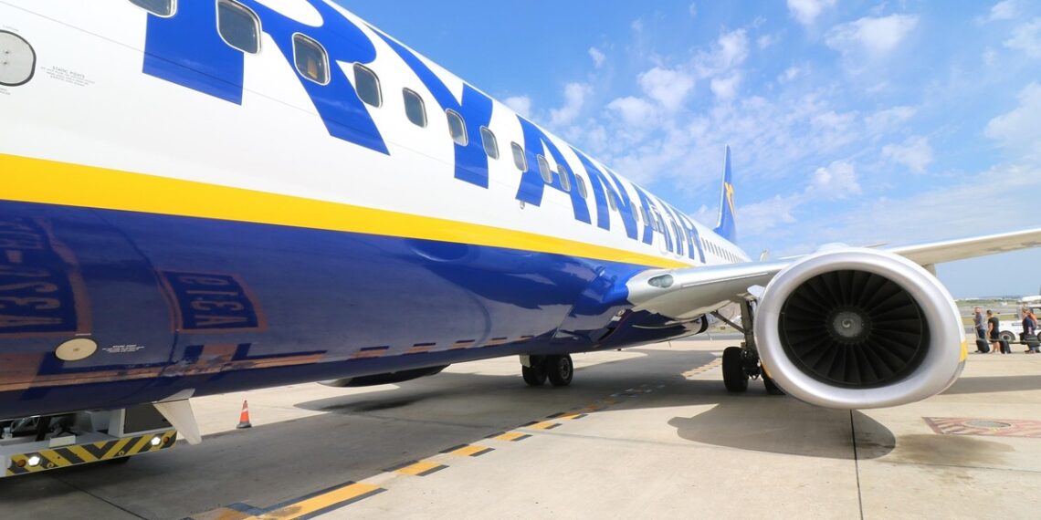 Ρολά και επίσημα στη βάση της Ryanair στην Θεσσαλονίκη