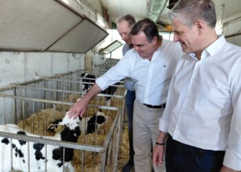Σε τρεις πρότυπες αγροτοκτηνοτροφικές μονάδες της Θεσσαλονίκης ο Σχοινάς