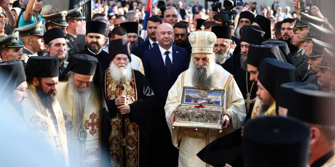 Αγία Ζώνη: Από τη Μονή Βατοπεδίου στο Βελιγράδι – Εντονη συγκίνηση κατά την υποδοχή
