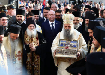 Αγία Ζώνη: Από τη Μονή Βατοπεδίου στο Βελιγράδι – Εντονη συγκίνηση κατά την υποδοχή