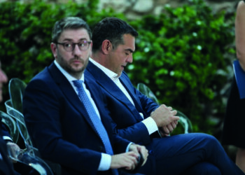 Διμέτωπος αγώνας ΠΑΣΟΚ κατά κυβέρνησης και Τσίπρα