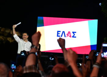 Ο Τσίπρας ξανά στο παιχνίδι: Δημοσκοπήσεις, αναταράξεις και φόβος διάλυσης στην Κεντροαριστερά