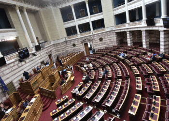 Δημοσκόπηση Marc: Άνοδος για τη Νέα Δημοκρατία μετά τα μέτρα στήριξης και την επίσκεψη Μακρόν