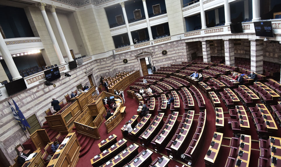 Δημοσκόπηση Marc: Άνοδος για τη Νέα Δημοκρατία μετά τα μέτρα στήριξης και την επίσκεψη Μακρόν