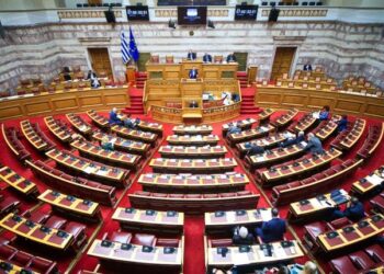Καταψηφίστηκε στην… άδεια Βουλή η πρόταση του ΠΑΣΟΚ για εξεταστική στις υποκλοπές