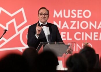 Ο Κέβιν Σπέισι επιστρέφει στη μεγάλη οθόνη με το δράμα «Melodies in the Forest»