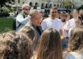 Μαθητές μοίρασαν καρτελάκια ενάντια στην παράνομη στάθμευση, παρουσία του Στ. Αγγελούδη