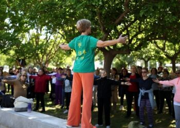 Τάι τσι για τους 65+ με θέα το παραλιακό μέτωπο της Θεσσαλονίκης και τον Θερμαϊκό Κόλπο