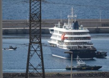 Χανταϊός: Δύο αεροπλάνα με επιβάτες του κρουαζιερόπλοιου προσγειώθηκαν στην Ολλανδία