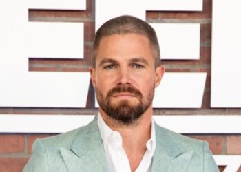 «Baywatch»: Πρώτη εικόνα των πρωταγωνιστών μέσα από το νέο teaser της σειράς