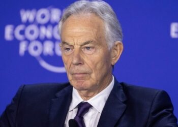 Ο Τόνι Μπλερ καλεί τους Εργατικούς να επικεντρωθούν σε θέματα πολιτικής και όχι προσωπικότητας