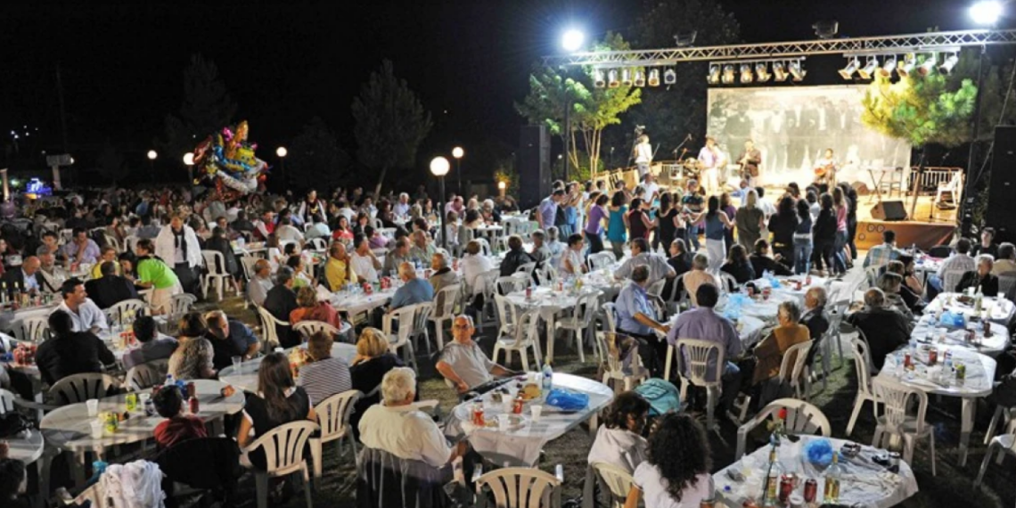 Χαμός σε ποντιακό γλέντι στη Θεσσαλονίκη: Άγρια συμπλοκή με καρέκλες και τραπέζια (video)