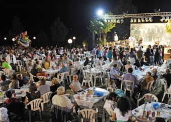 Χαμός σε ποντιακό γλέντι στη Θεσσαλονίκη: Άγρια συμπλοκή με καρέκλες και τραπέζια (video)