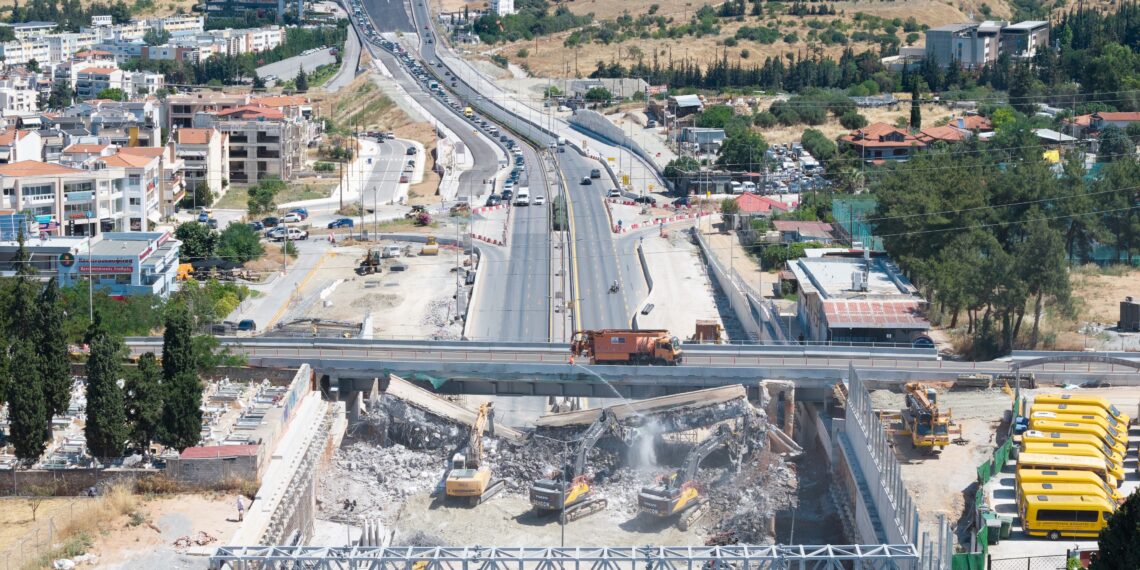 Το Flyover αλλάζει τον χάρτη της Θεσσαλονίκης – Σε εξέλιξη η κατεδάφιση της γέφυρας Πανοράματος (photo+video)