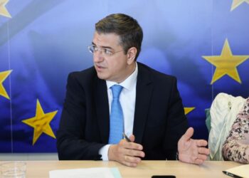 Απόστολος Τζιτζικώστας : Κίνδυνος παγκόσμιας ύφεσης αν τα Στενά του Ορμούζ δεν ανοίξουν μέσα στο καλοκαίρι