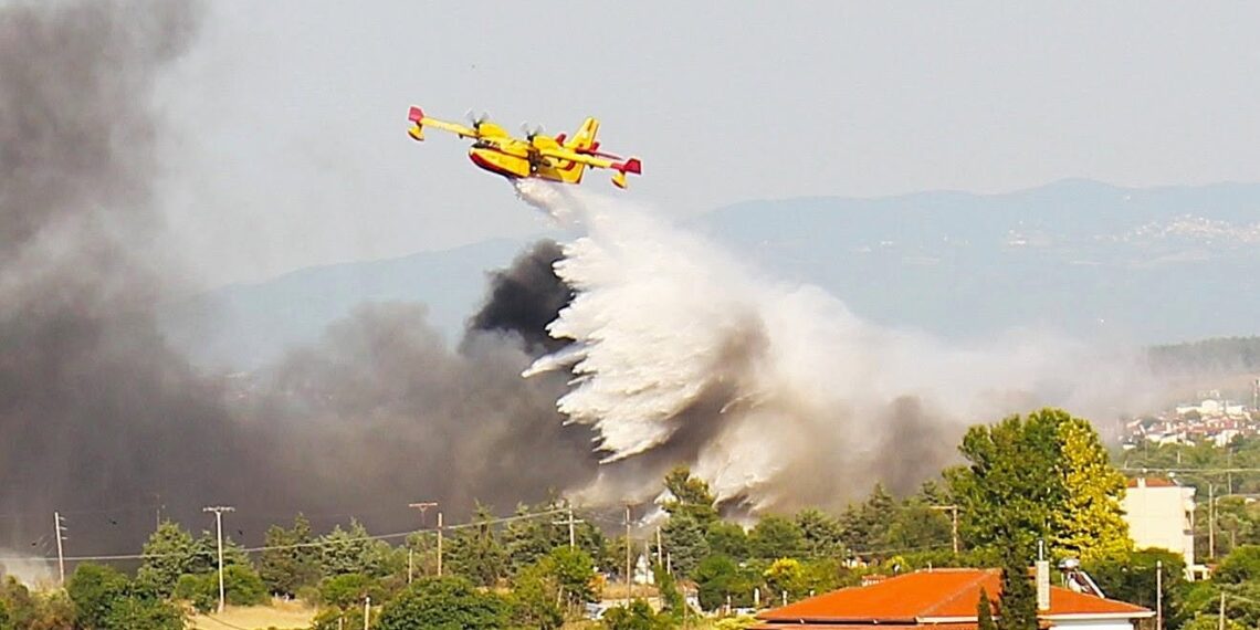 Καλύτερη η εικόνα από τη φωτιά στα Τσαΐρια – Ισχυρές δυνάμεις παραμένουν στο σημείο