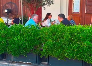 Με ποιον ήπιε καφέ ο Απόστολος Τζιτζικώστας;